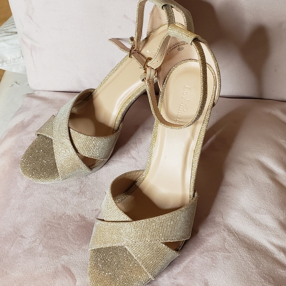 Gold cross strap heels - Picture 3 of 8